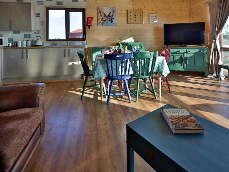 Lakeside Fishing Lodges Бостън Екстериор снимка