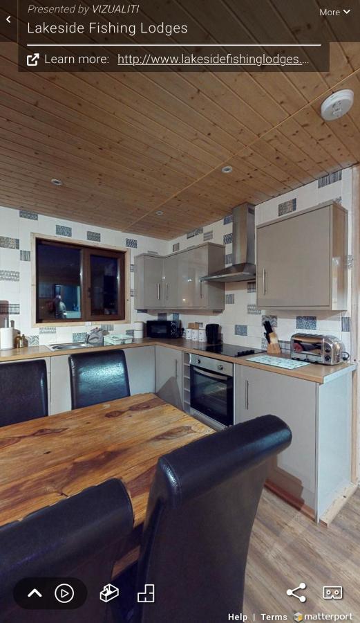 Lakeside Fishing Lodges Бостън Екстериор снимка