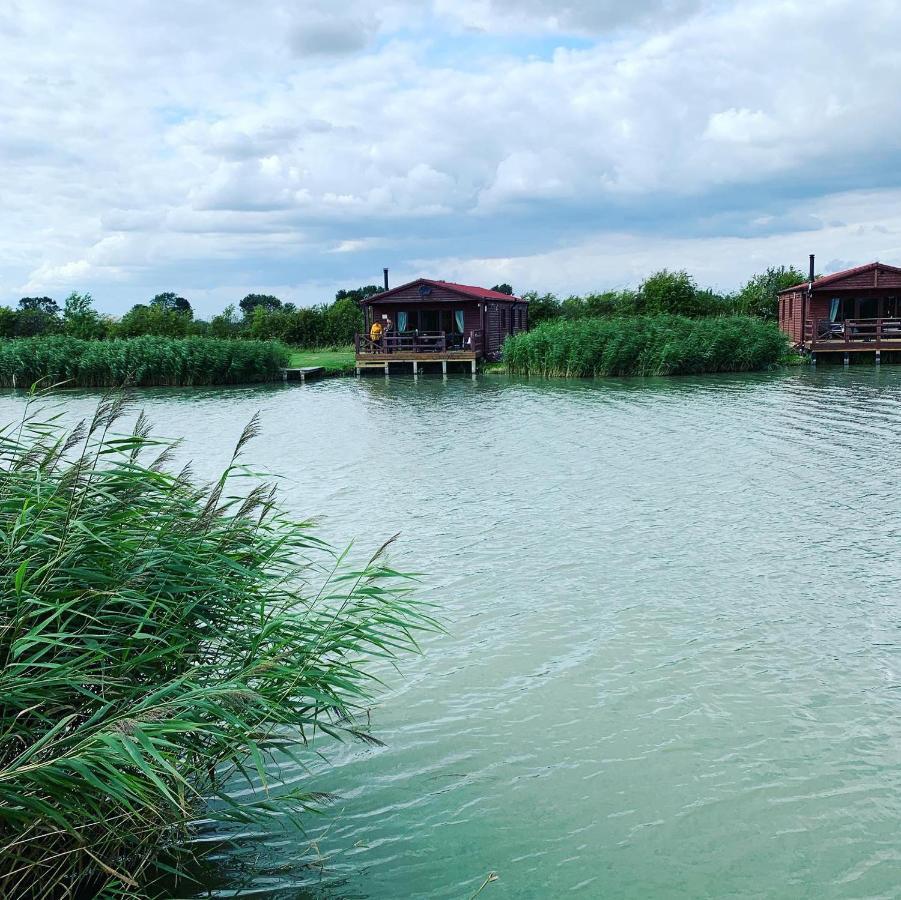 Lakeside Fishing Lodges Бостън Екстериор снимка