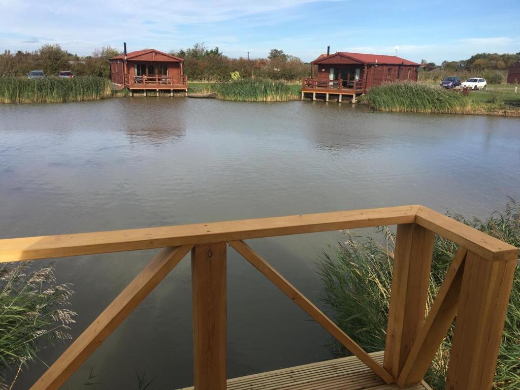 Lakeside Fishing Lodges Бостън Екстериор снимка