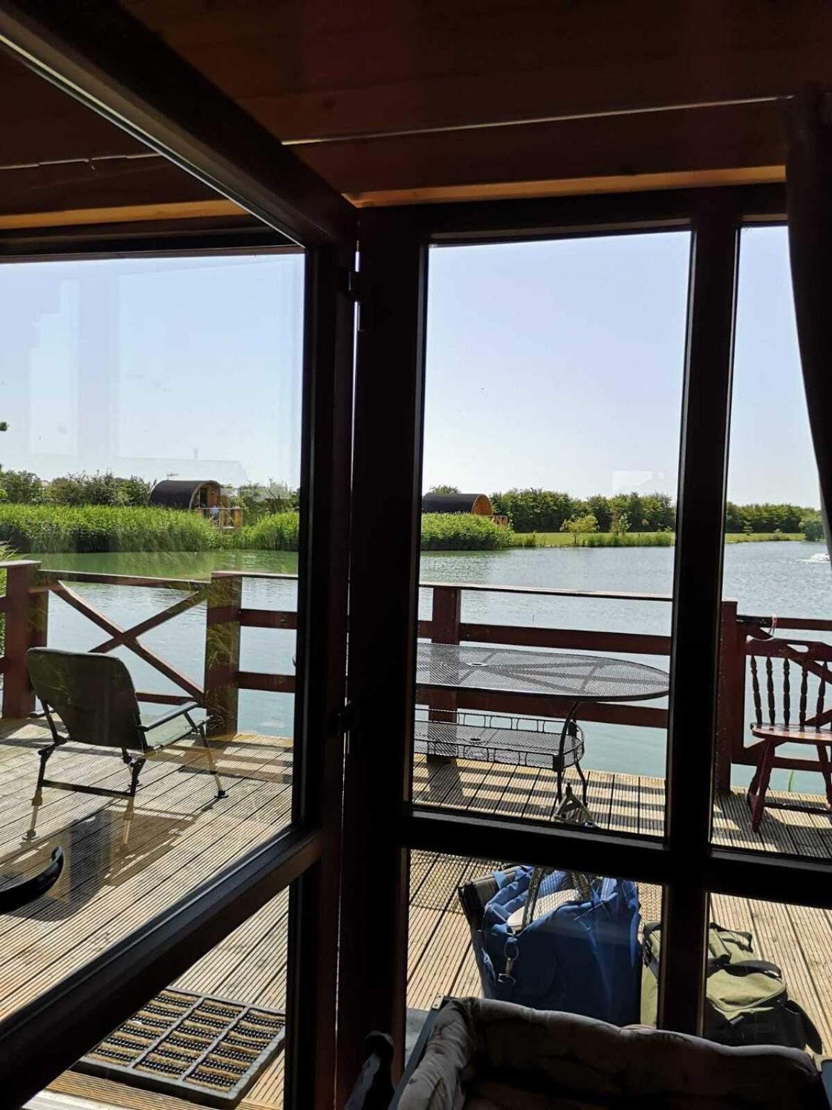 Lakeside Fishing Lodges Бостън Екстериор снимка